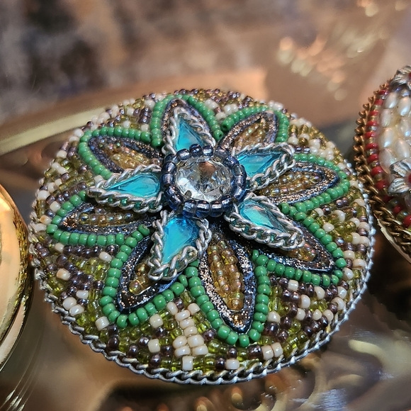 Rhinestone Compacts - Picture 5 of 6